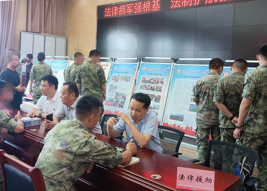1754270008172775.jpg 安徽时宪律师事务所:该所律师联合长丰县公证处、长丰县法律援助中心走进驻长丰县某部队驻地开展普法宣传活动.jpg