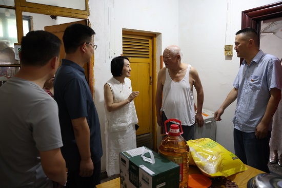 1754270048779818.jpg 安徽和源律师事务所:该所律师联合安徽省审计厅文化卫生审计室,共同开展“情系老兵 温暖同行”慰问活动.jpg