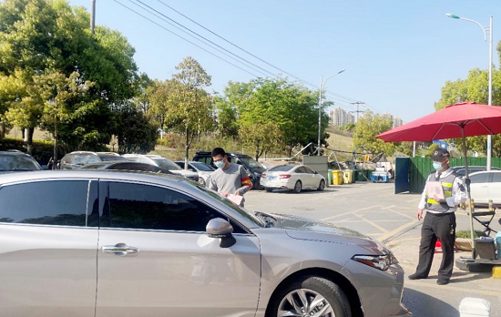 安徽金亚太律师事务所党员律师朱会平同志响应本小区号召，报名参加庐阳区建华社区华润橡树湾小区的抗疫防控志愿活动.png