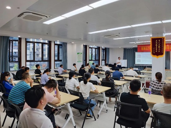 北京亿达（合肥）律师事务所：该所律师来到静安集团为企业高级管理人员作《职务行为相关法律风险防范》专题讲座.jpg