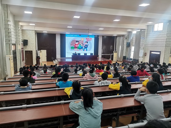 安徽美林律师事务所：该所律师前往曹庵中心小学开展以《对校园霸凌说“NO”》为题的法治课堂.jpg