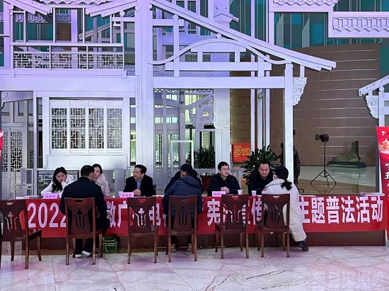 安徽远致律师事务所：该所联合安徽广播电视台在省广电中心开展“宪法宣传周”主题普法活动.jpg