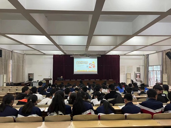 北京中伦文德（合肥）律师事务所：该所律师前往肥东县长临河中学开展“预防校园欺凌，守护少年成长”专题讲座.jpg