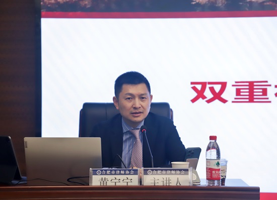 黄宁宁.jpg