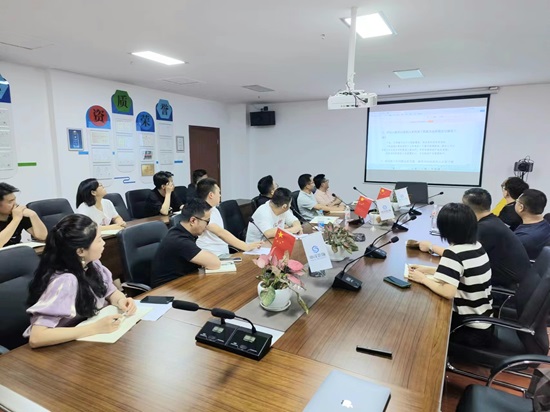 安徽江玮律师事务所：该所律师前往安徽申泽装饰工程有限公司进行法律服务宣讲.jpg