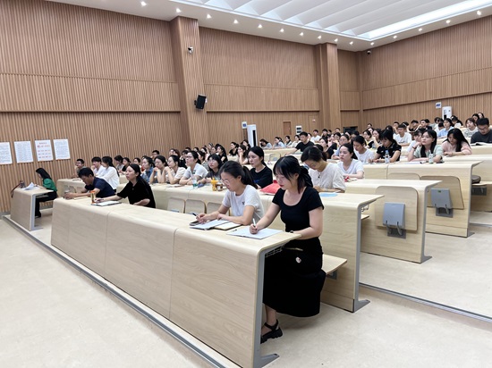 国浩律师（合肥）事务所：该所律师前往合肥市湖东小学为全体教师作“学校法律风险防范”专题讲座.jpg