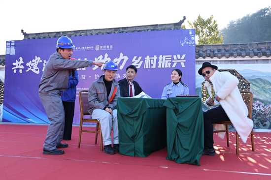安徽华人律师事务所：该所律师参加由岳西县河图镇政府等单位举办的送法下乡活动.png