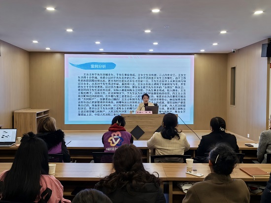 安徽承义律师事务所：该所律师前往蜀山区井岗镇金湖社区开展法律专题讲座。.jpg
