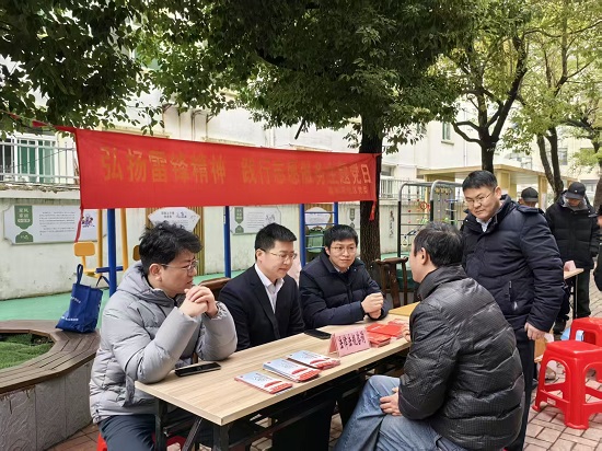 北京盈科（合肥）律师事务所：该所律师前往蜀山区嘉禾苑小区社区活动中心，开展普法宣传及环境治理活动。.jpg