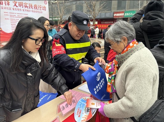 安徽通闻律师事务所：该所律师参加由包河区望湖街道望湖社区党委等单位举办普法宣传活动.png