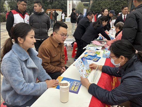 安徽通闻律师事务所：该所律师参与由包河区望湖街道沁心湖社区党委等单位举办的“3·15 国际消费者权益日”普法活动.png