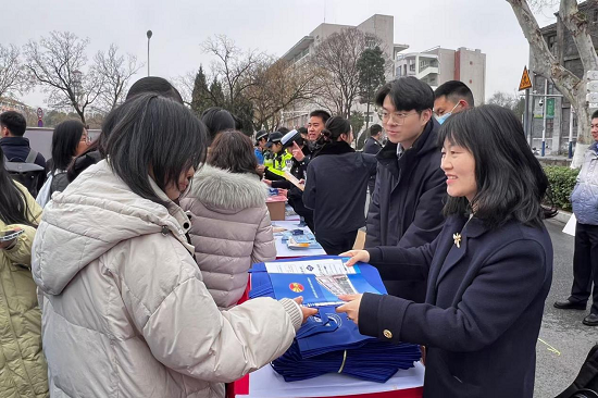 安徽协利律师事务所：该所律师参加中国共产党共青团安徽省委直属机关委员会等单位在安徽农业大学开展的“锋华正茂志愿同行”志愿服务活动.png