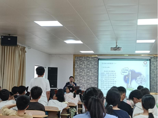 上海锦天城（合肥）律师事务所：该所律师联合长丰县司法局陶楼司法所走进长丰县陶楼中学开展“走进民法典，青春不逾矩”主题法治教育课.png