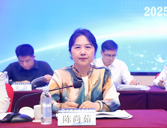 市司法局律师工作处处长、市律师行业党委副书记陈尚茹宣读《合肥市律师协会关于表彰合肥市第五届优秀律师事务所、优秀（含十佳）律师、优秀公益律师、优秀公职律师公司律师》.jpg