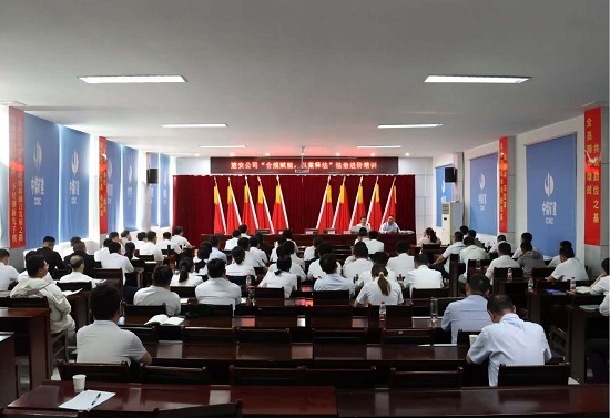 安徽和源律师事务所：该所律师前往中煤第三建设（集团）有限责任公司工程承包分公司开展“关于项目常见法律问题及风险防范与控制”专题培训.jpg